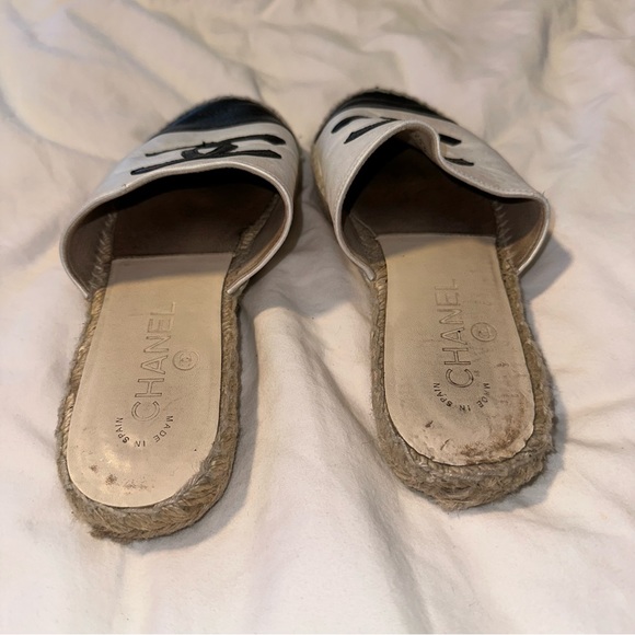 Chanel Open Back Pearlescent Espedrilles Lambskin Black & White Shoes Mules - Picture 7 of 9
